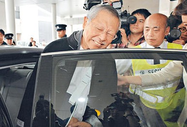 孙明扬29日复工手伤未愈未回应提早退休事宜