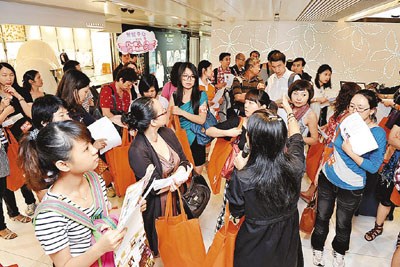 香港复活节期间商场人流增两成内地客占三成