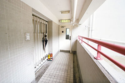 港少年玩游戏致电脑“死机”不堪责骂跳楼重伤