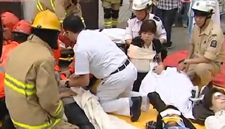 香港两巴士相撞逾50人伤乘客称相撞冲力大