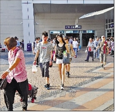 5月1日逾29万人次澳门出入境内地旅客14万人次