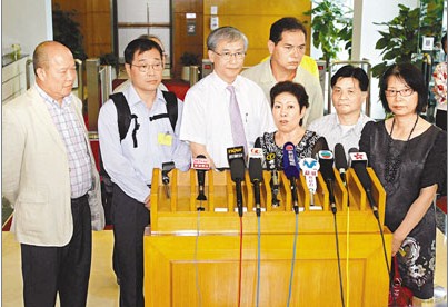 香港八大公务员团体表态支持梁振英改组建议
