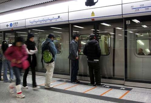 港铁料5月底公布车费优惠回馈乘客减轻市民负担