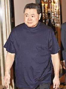 贪污案爆欧文龙涉收2000万澳门起诉刘銮雄罗杰承
