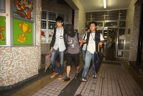 港警方抓获“裙底癖”手机藏千段偷拍不雅片(图)