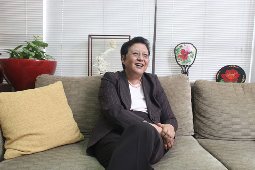 范徐丽泰:“一国两制”成功香港应善用优势