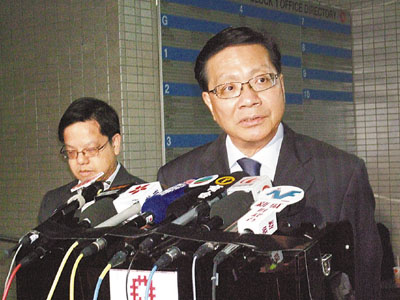 香港官员倡研“港人港地”限制境外买家购物业