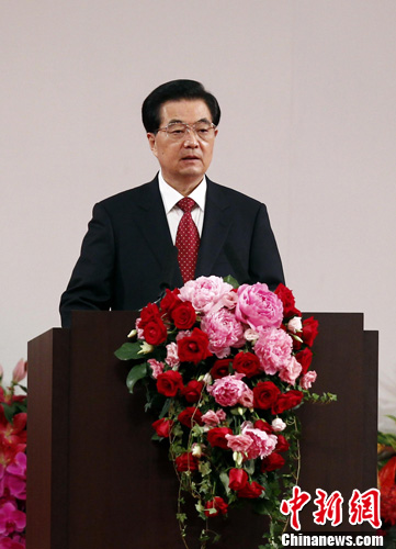 香港新一届政府宣誓就职胡锦涛提四点希望(全文)