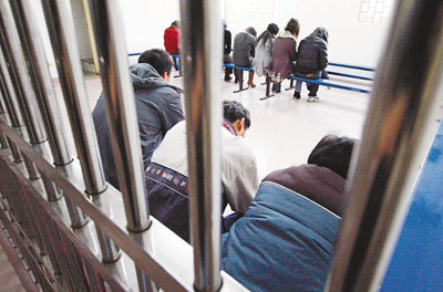 港入境处设专组打击跨境假结婚6年检控1200人
