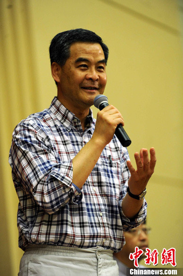 香港特首再走访基层冀尽快实施特惠高龄津贴