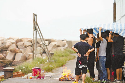 港一失踪少年浮尸海面颈部有伤痕死因可疑