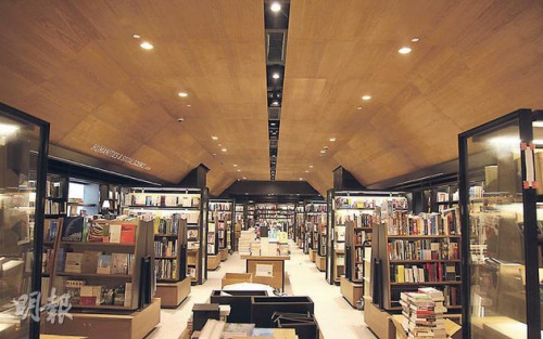 香港诚品书廊曝光书目排列从轻松到严肃(图)