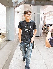 香港高院审理铁槌杀夫案2子称父母如陌路人(图)