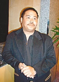 张栢芝父亲被指有黑社会背景涉刑毁案被捕(图)