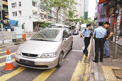 港一偷车贼狂飙5公里推车门竟被警察撞破(图)