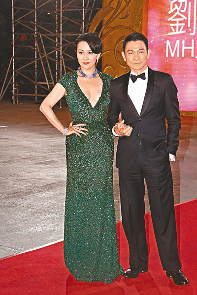 2012香港小姐决赛刘嘉玲性感深V长裙成焦点