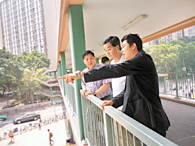 梁振英视察水货客运货路线拟制定限制往返办法