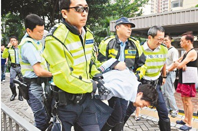 港一醉汉辗死老妇欲逃逸妻子“顶包”被捕(图)