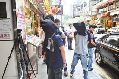 港警方酒吧查获80包可卡因一对夫妇涉藏枪被捕