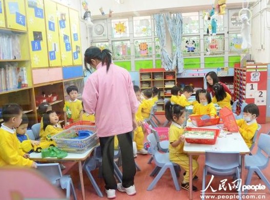 香港幼儿教师从业门槛高“不只是赚钱的工作”(图)