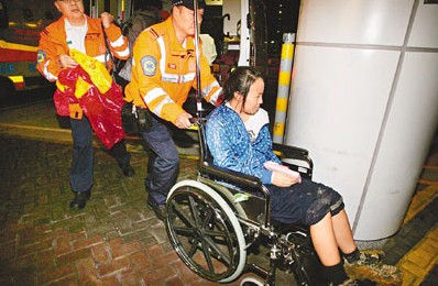 疑误触黑蜂巢香港12师生遭蜂群袭击被螫伤(图)