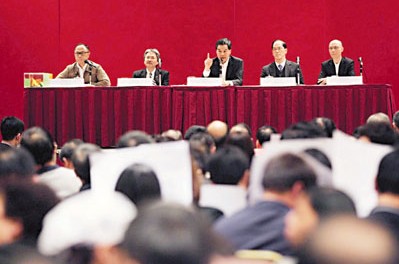 梁振英称希望能听到市民心声会处理好房屋问题