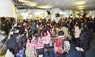 近10万游客平安夜赴澳门度圣诞通关顺畅