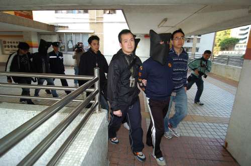 香港警方破武器库拘6名男子疑犯均有黑帮背景