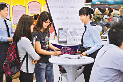 香港警队投考人数上升“薪高粮准”吸引年轻人
