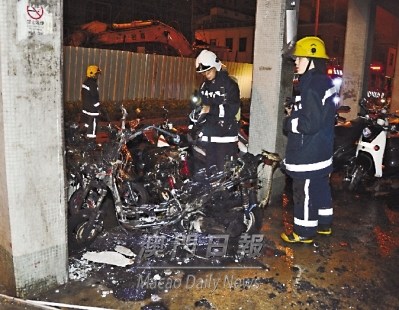 澳门狂徒烧车殃及旁车住户逃天台