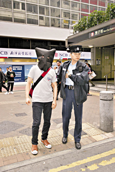 港铁再现迷恋短裙丝袜色狼便衣警员暗中监视
