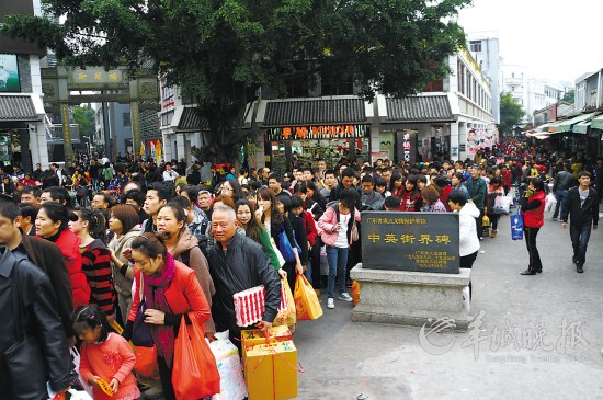 中英街水客依然猖狂里应外合蚂蚁搬家(图)