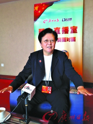 范徐丽泰:减少自由行就是自己拿石头砸自己的脚