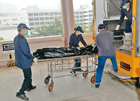 疑布疑阵谋杀富家翁香港两菲佣被警方扣查(图)