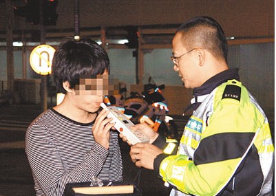 香港警方被批执法效率低两成醉驾司机“脱身”