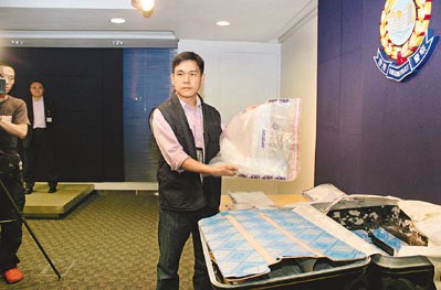 港男子扮假游客行李暗格藏350万冰毒酒店被捕
