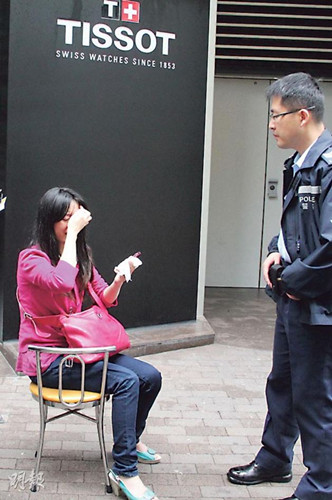 广州女子寻夫未果香港街头哭泣迷路事件别有内情