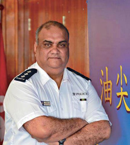 巴基斯坦籍总督察简慕恒,出任油尖警区警民关系主任,为香港首位非华裔