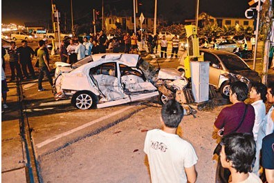 香港一家四口马来西亚自驾游撞火车1死3伤(图)