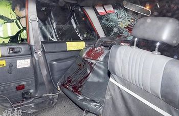 港一的士撞上巴士乘客如炮弹冲向玻璃致大出血