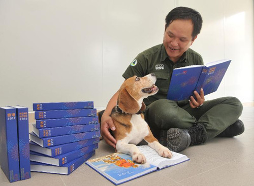 港府出版最新年报渔农署工作犬先睹为快(图)