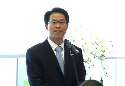 中联办主任首赴港立法会午宴称非鸿门宴不可怕