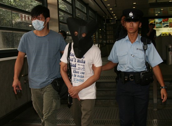 专拍裙底港男子偷拍“翻版陈法拉”被拘捕(图)