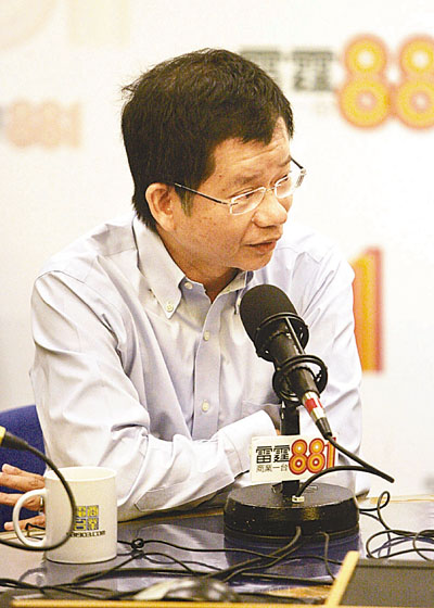 港一教师恶语辱骂警员拒绝道歉教育界:太过分