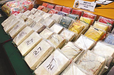 �ۺ����Ʒ�������Ů����ͬ·�˶��������ϣ�ͼ��