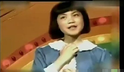 “又红又专”王菲14岁登台青涩照曝光(图)