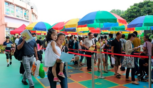 香港议员盼港人包容双非学童:他们都是香港人
