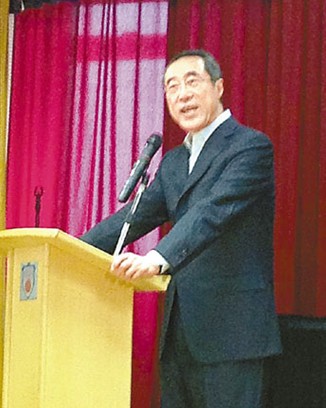 唐英年与港生分享南极旅游体验以企鹅作喻团结