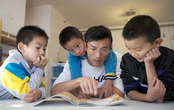 �羳�Ͷ��۳��Ͷ�˫��ѧͯ��ĸ�����辶�ڼҡ���ѧ��