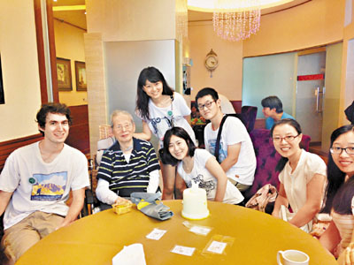 内地生投身社会工作服务组义工送暖回馈港社会